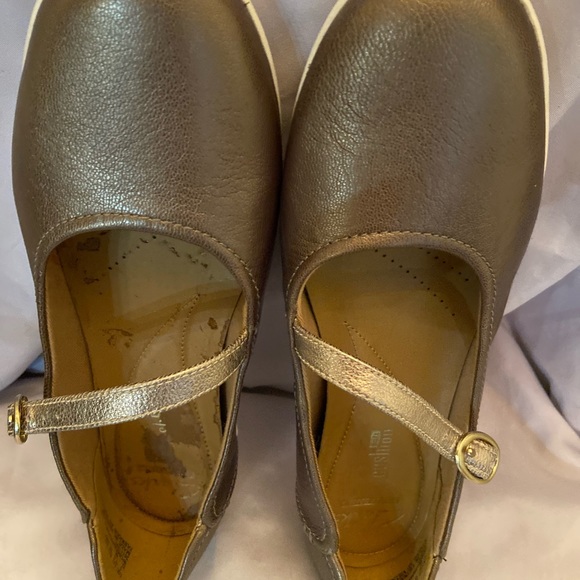 Clarks women’sGolden Brown  ballet flats size 7 1/2 - Picture 2 of 11